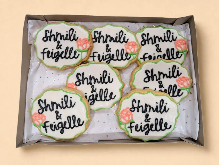 Vort cookies with couple's names and a rose